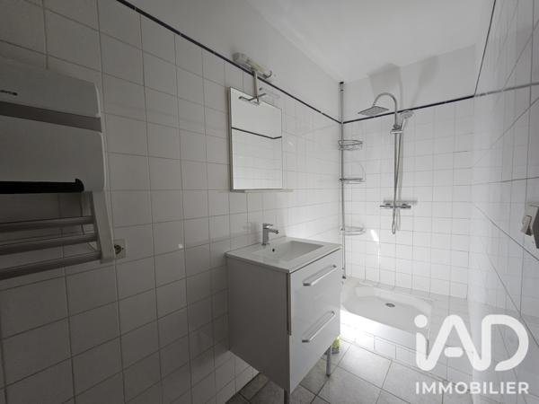 Location appartement 3 pièces 57 m² Saint-Julien-de-Peyrolas