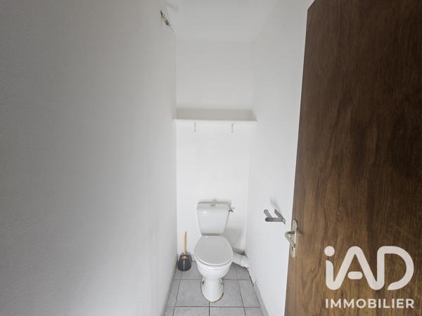 Location appartement 3 pièces 57 m² Saint-Julien-de-Peyrolas