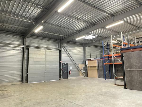 Local d'activites 480 m² à louer LA MEZIERE (réf : 35.4211)