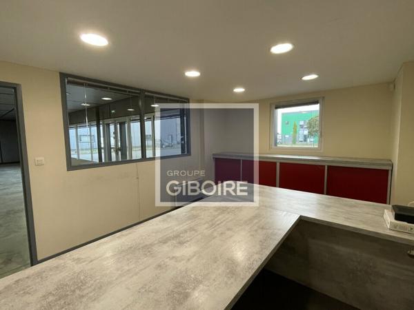 Local d'activites 480 m² à louer LA MEZIERE (réf : 35.4211)