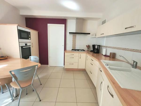 MAISON DE PLAIN-PIED SUR GRAND TERRAIN DE 2 607 M2 -- MACHECO