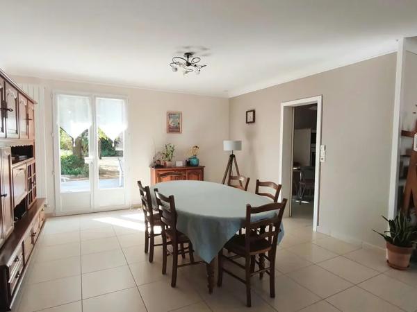 MAISON DE PLAIN-PIED SUR GRAND TERRAIN DE 2 607 M2 -- MACHECO