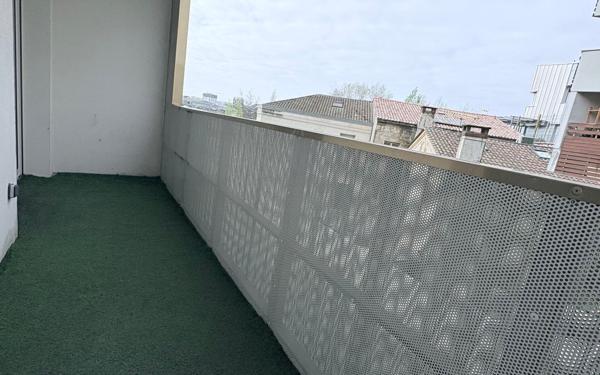 Appartement à vendre    3 pièces • 61,95 m2 Bordeaux