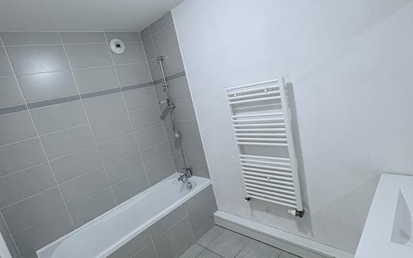 Appartement à vendre    3 pièces • 61,95 m2 Bordeaux