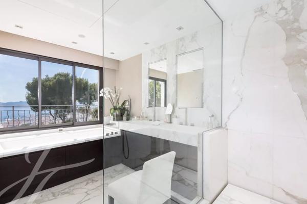 Hauteurs de Cannes Splendide Villa avec Vue Mer de Rêve