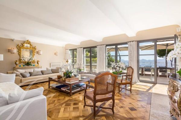 Hauteurs de Cannes Splendide Villa avec Vue Mer de Rêve