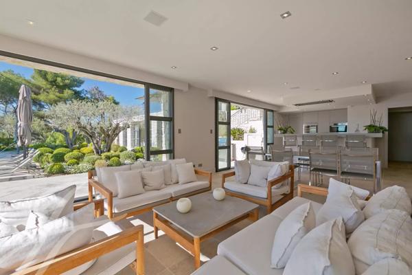 Hauteurs de Cannes Splendide Villa avec Vue Mer de Rêve