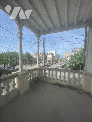 Courtoiville / Villa en pierres à rénover de 220m² avec un garage