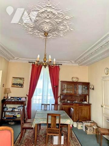 Courtoiville / Villa en pierres à rénover de 220m² avec un garage