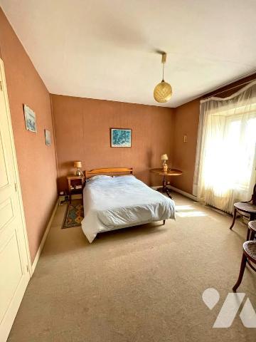 Courtoiville / Villa en pierres à rénover de 220m² avec un garage