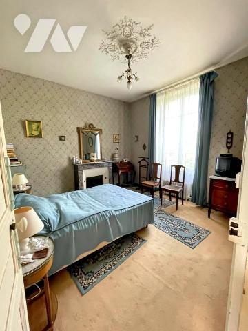 Courtoiville / Villa en pierres à rénover de 220m² avec un garage