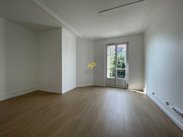 Refait à neuf au pied de la gare 225 000 € ** - Référence 1857