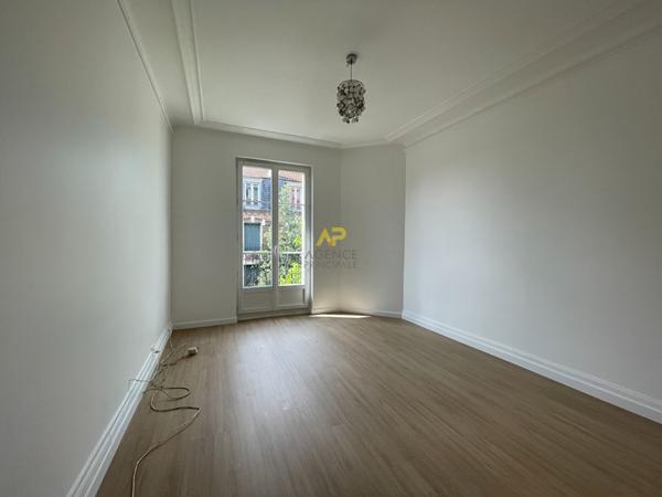 Refait à neuf au pied de la gare 225 000 € ** - Référence 1857