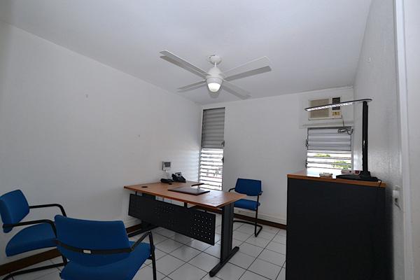 Pointe-à-Pitre (97110) Appartement T4 professions libérales.