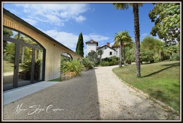 MONT DE MARSAN (40), à vendre, propriété d'exception de 420 m² au calme avec dépendance.