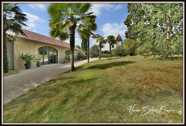 MONT DE MARSAN (40), à vendre, propriété d'exception de 420 m² au calme avec dépendance.