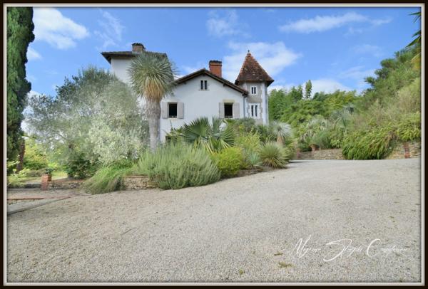 MONT DE MARSAN (40), à vendre, propriété d'exception de 420 m² au calme avec dépendance.