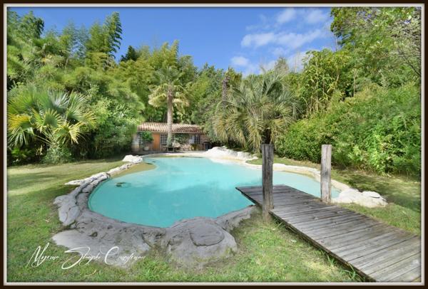 MONT DE MARSAN (40), à vendre, propriété d'exception de 420 m² au calme avec dépendance.