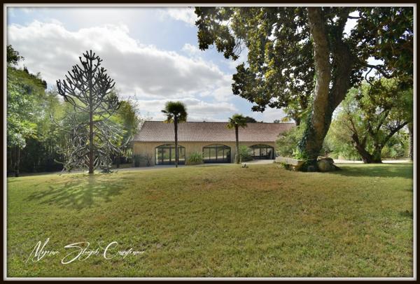 MONT DE MARSAN (40), à vendre, propriété d'exception de 420 m² au calme avec dépendance.