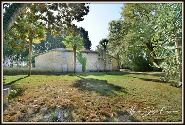 MONT DE MARSAN (40), à vendre, propriété d'exception de 420 m² au calme avec dépendance.