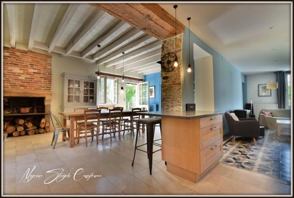 MONT DE MARSAN (40), à vendre, propriété d'exception de 420 m² au calme avec dépendance.