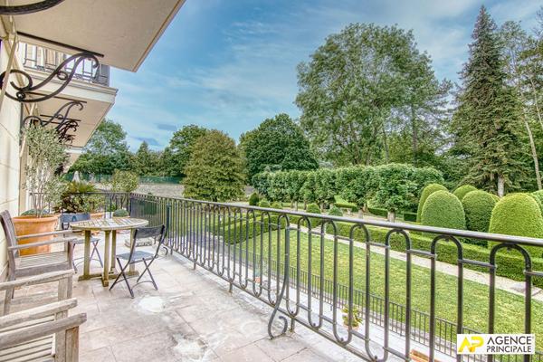 Versailles Ermitage Appartement 4 pièces 110 m² situé au 1er étage avec ascenseur, terrasse plein sud, cave et parking 1 145 000 € **  - Référence  28224