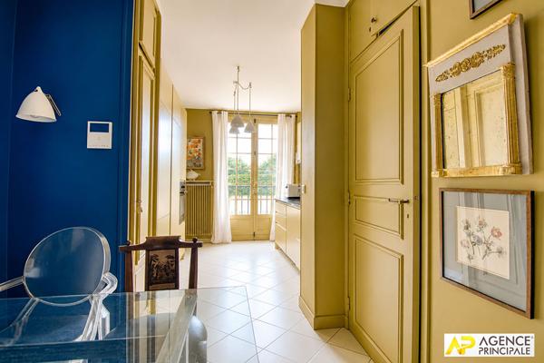 Versailles Ermitage Appartement 4 pièces 110 m² situé au 1er étage avec ascenseur, terrasse plein sud, cave et parking 1 145 000 € **  - Référence  28224