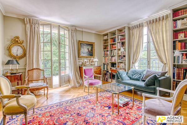 Versailles Ermitage Appartement 4 pièces 110 m² situé au 1er étage avec ascenseur, terrasse plein sud, cave et parking 1 145 000 € **  - Référence  28224