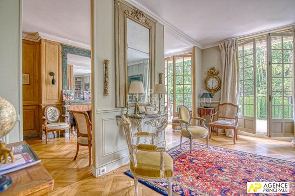 Versailles Ermitage Appartement 4 pièces 110 m² situé au 1er étage avec ascenseur, terrasse plein sud, cave et parking 1 145 000 € **  - Référence  28224