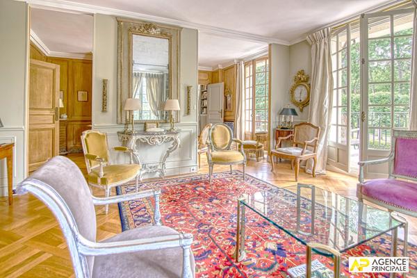Versailles Ermitage Appartement 4 pièces 110 m² situé au 1er étage avec ascenseur, terrasse plein sud, cave et parking 1 145 000 € **  - Référence  28224