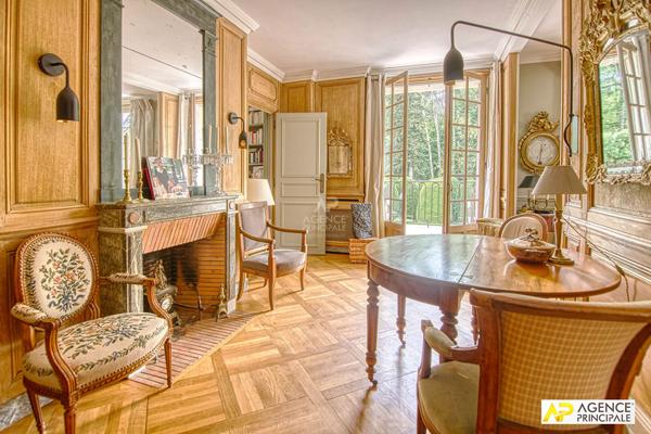 Versailles Ermitage Appartement 4 pièces 110 m² situé au 1er étage avec ascenseur, terrasse plein sud, cave et parking 1 145 000 € **  - Référence  28224