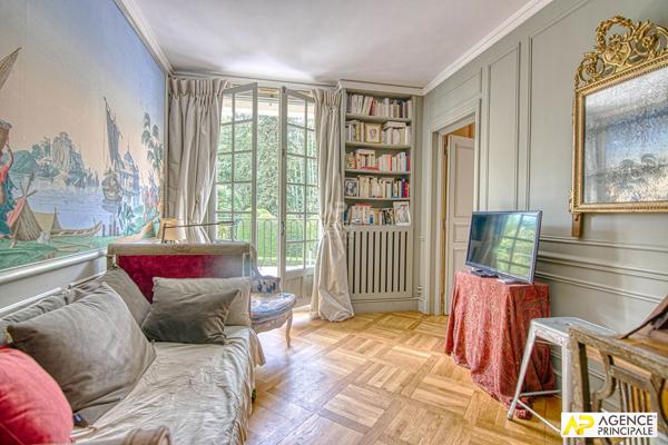 Versailles Ermitage Appartement 4 pièces 110 m² situé au 1er étage avec ascenseur, terrasse plein sud, cave et parking 1 145 000 € **  - Référence  28224