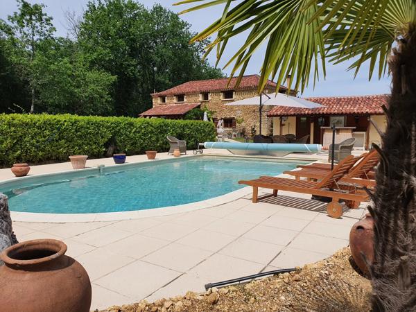 Fabuleuse maison en pierre avec 3 chambres et piscine