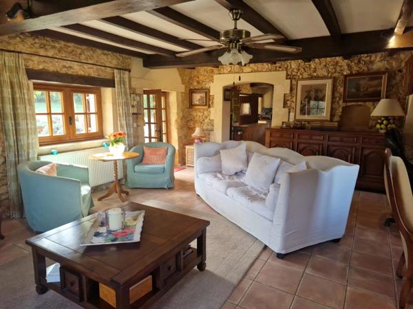 Fabuleuse maison en pierre avec 3 chambres et piscine