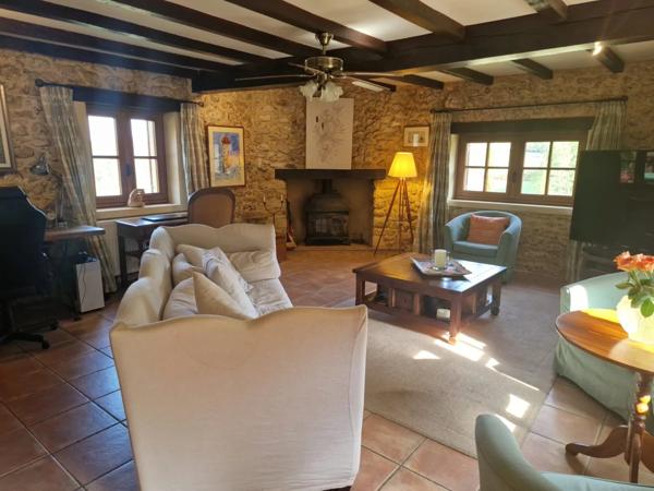 Fabuleuse maison en pierre avec 3 chambres et piscine