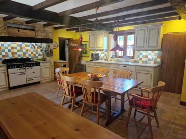 Fabuleuse maison en pierre avec 3 chambres et piscine