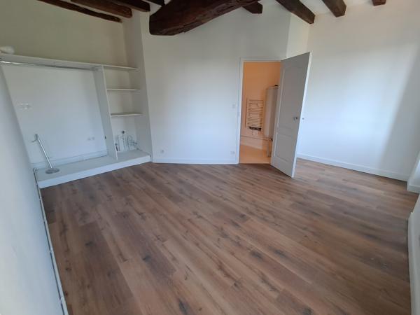 Appartement
                                                                                                                                                                                                                                                                                                                        2 pièce(s)                                                                                                                                                                                                          1 chambre(s)                                                                                                                                                                                                          53  m²