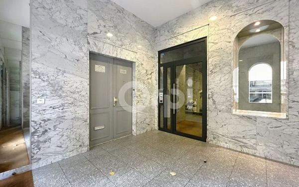 Appartement à vendre    2 pièces • 45 m2 Paris 15