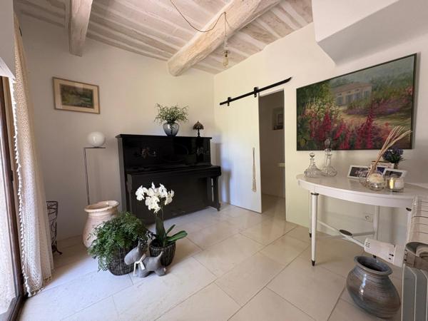 A vendre région Aix-en-Provence Sud Maison véritable mas à vendre à Trets proche Peynier vue Sainte Victoire au calme avec grand terrain