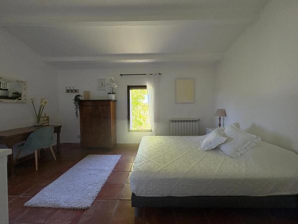 A vendre région Aix-en-Provence Sud Maison véritable mas à vendre à Trets proche Peynier vue Sainte Victoire au calme avec grand terrain