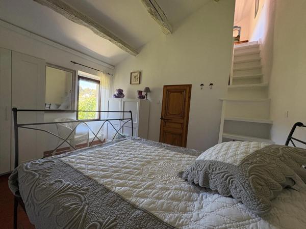 A vendre région Aix-en-Provence Sud Maison véritable mas à vendre à Trets proche Peynier vue Sainte Victoire au calme avec grand terrain