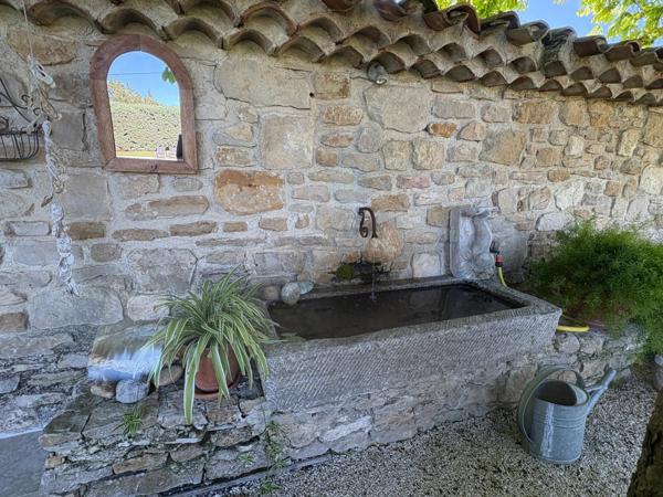 A vendre région Aix-en-Provence Sud Maison véritable mas à vendre à Trets proche Peynier vue Sainte Victoire au calme avec grand terrain
