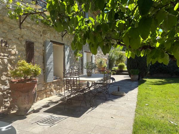 A vendre région Aix-en-Provence Sud Maison véritable mas à vendre à Trets proche Peynier vue Sainte Victoire au calme avec grand terrain