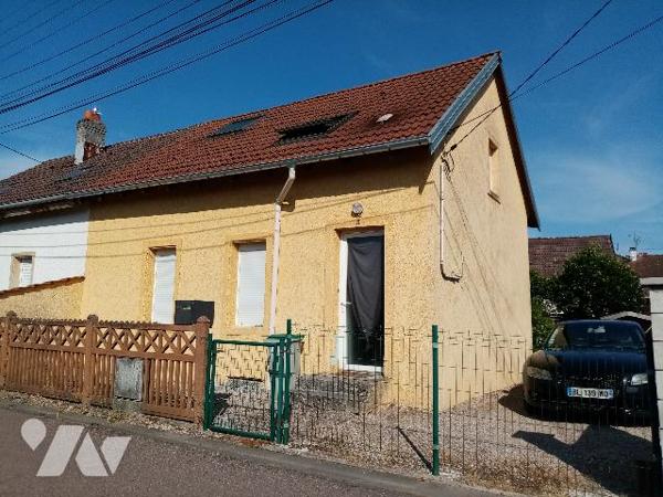 maison mitoyenne à proximité immédiate du centre , F3,  terrain de 284 m²,