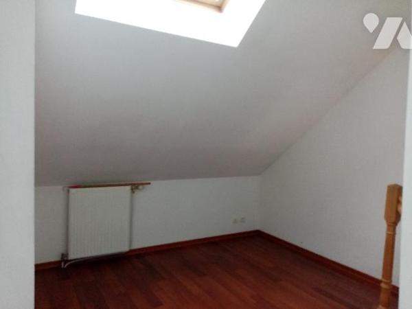 maison mitoyenne à proximité immédiate du centre , F3,  terrain de 284 m²,