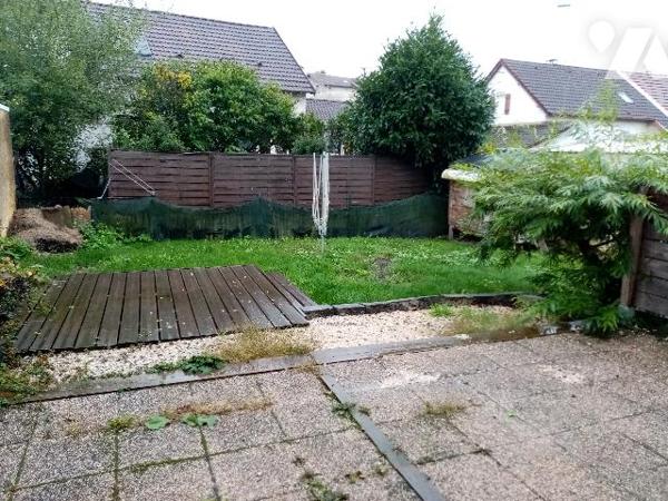 maison mitoyenne à proximité immédiate du centre , F3,  terrain de 284 m²,