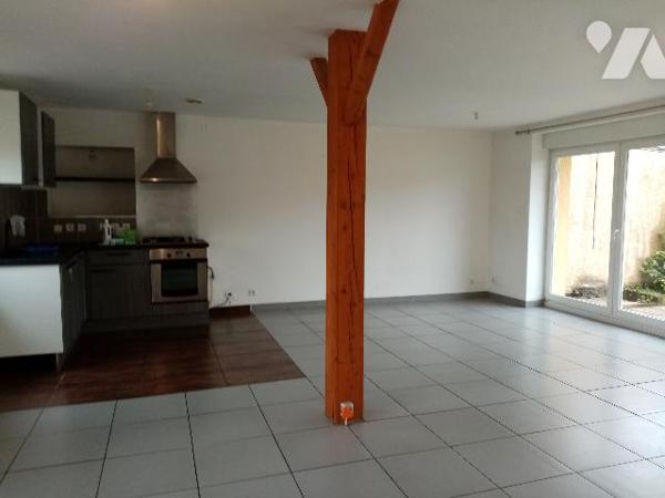 maison mitoyenne à proximité immédiate du centre , F3,  terrain de 284 m²,