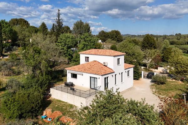 Saint Maximin: maison T4 116m2 - 2000m2 - sous sol 130m2