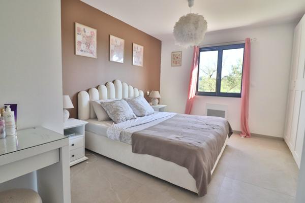 Saint Maximin: maison T4 116m2 - 2000m2 - sous sol 130m2