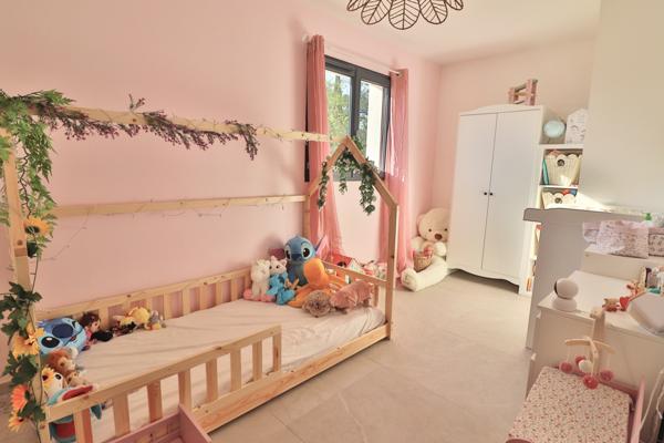 Saint Maximin: maison T4 116m2 - 2000m2 - sous sol 130m2